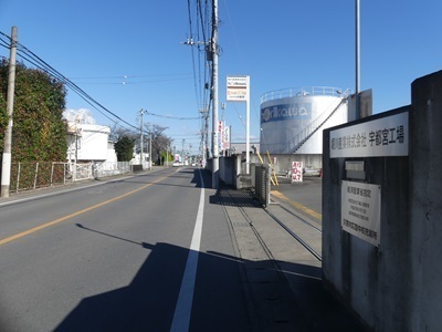 両側に工場.jpg