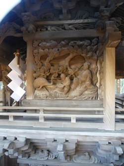 八幡神社本殿の装飾.jpg