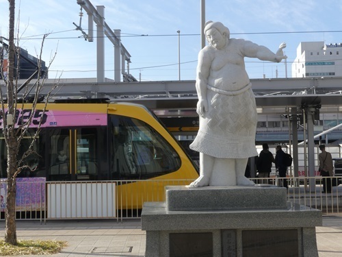 明石志賀之助石像(JR宇都宮駅東口).jpg