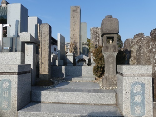 綾川五郎次の墓(定願寺墓地).jpg